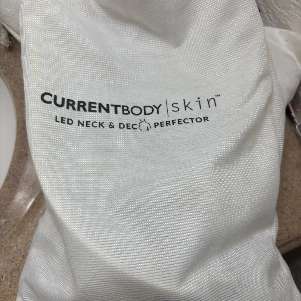CurrentBody Skin LED Neck&Dec Perfector Fully Wearable Anti-Aging